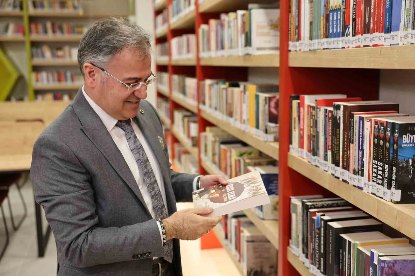 HACILAR BELEDİYE BAŞKANI BİLAL ÖZDOĞAN; HALİT ÖZKAYA KÜTÜPHANESİ’NDE GENÇLERE YÖNELİK