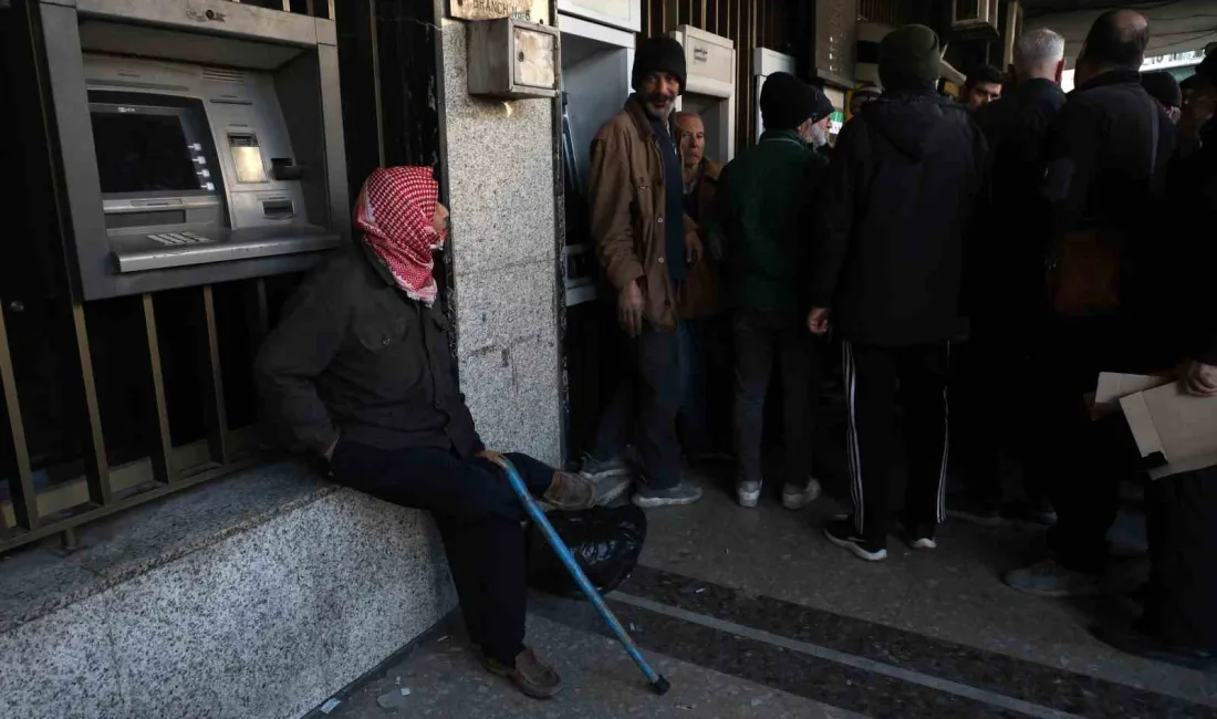 SURİYE'DE ESAD'IN ÜLKEYİ TERK ETMESİNDEN 10 GÜN SONRA BANKALAR AÇILDI.