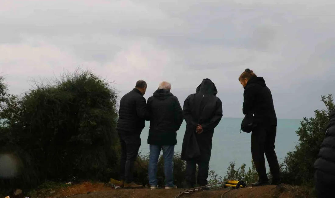 ANTALYA'DA FALEZLER AŞAĞIYA DÜŞEN