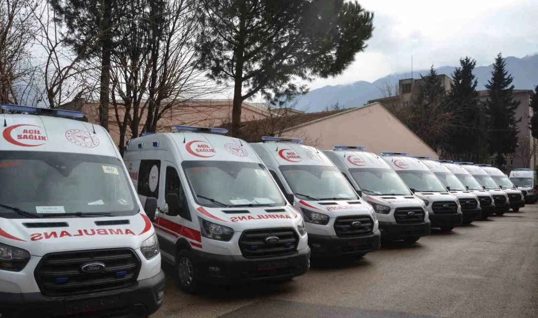 VATANDAŞLARDAN TRAFİKTE AMBULANSIN GEÇİŞ