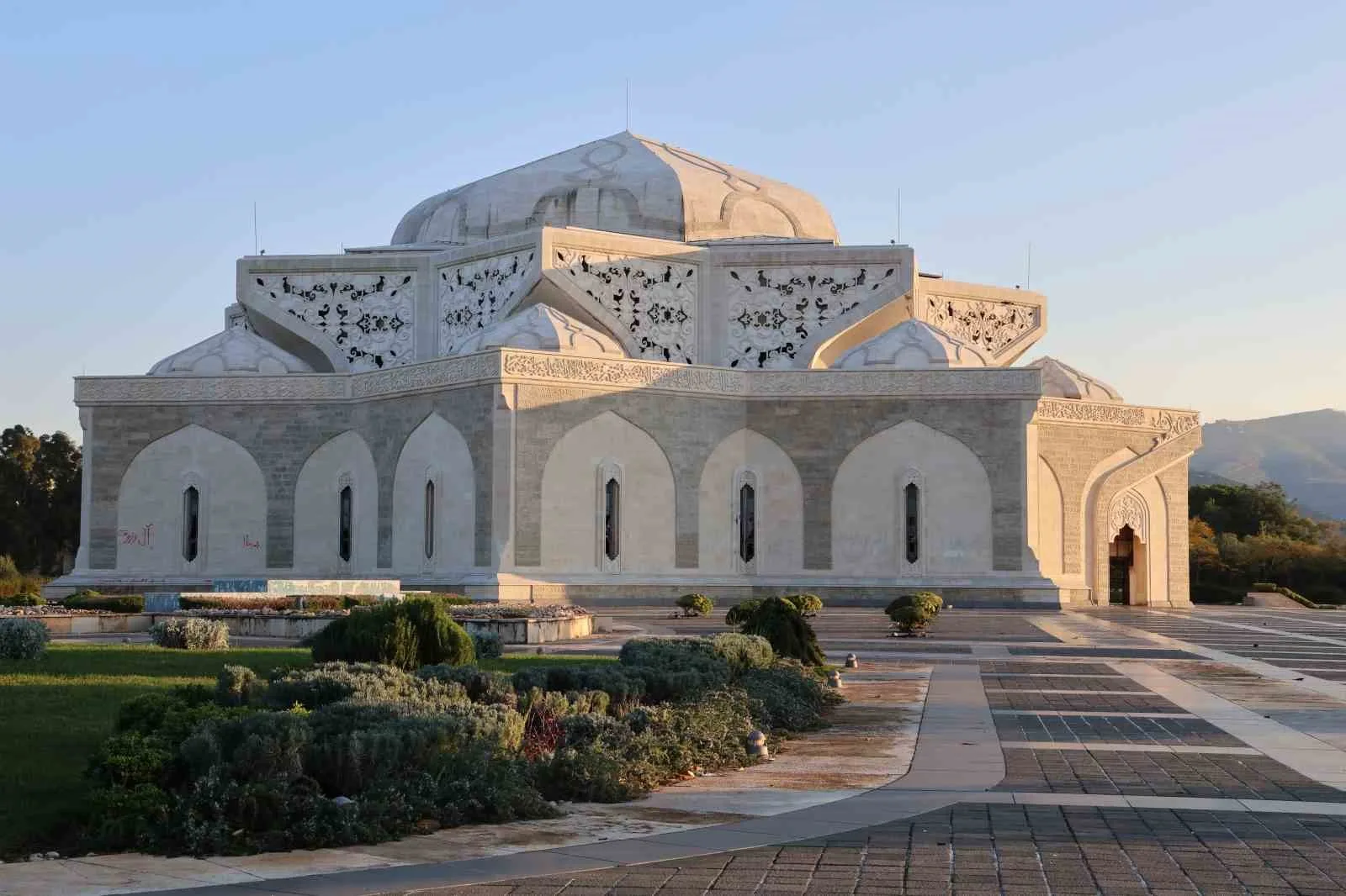 SURİYE’DE ESAD REJİMİ SONRASI, LAZKİYE’NİN KARDAHA BÖLGESİNDE BEŞAR ESAD’IN BABASI