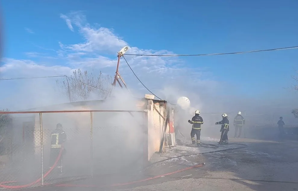 HATAY’DA TAVUK ÇİFTLİĞİNİN DEPO