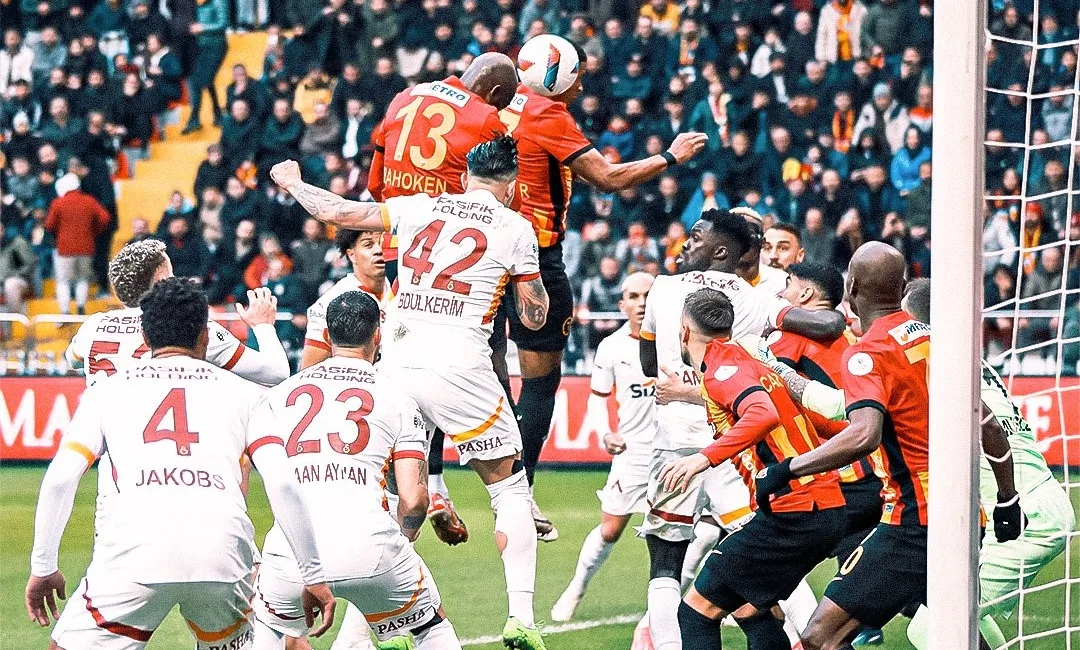 SÜPER LİG EKİPLERİNDEN KAYSERİSPOR, LİG LİDERİ GALATASARAY'A 3 SEZON SONRA