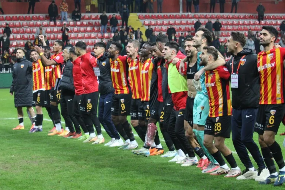 SÜPER LİG’İN 15. HAFTASINDA ALANYASPOR’U 2-0 MAĞLUP EDEN KAYSERİSPOR, LİGDE