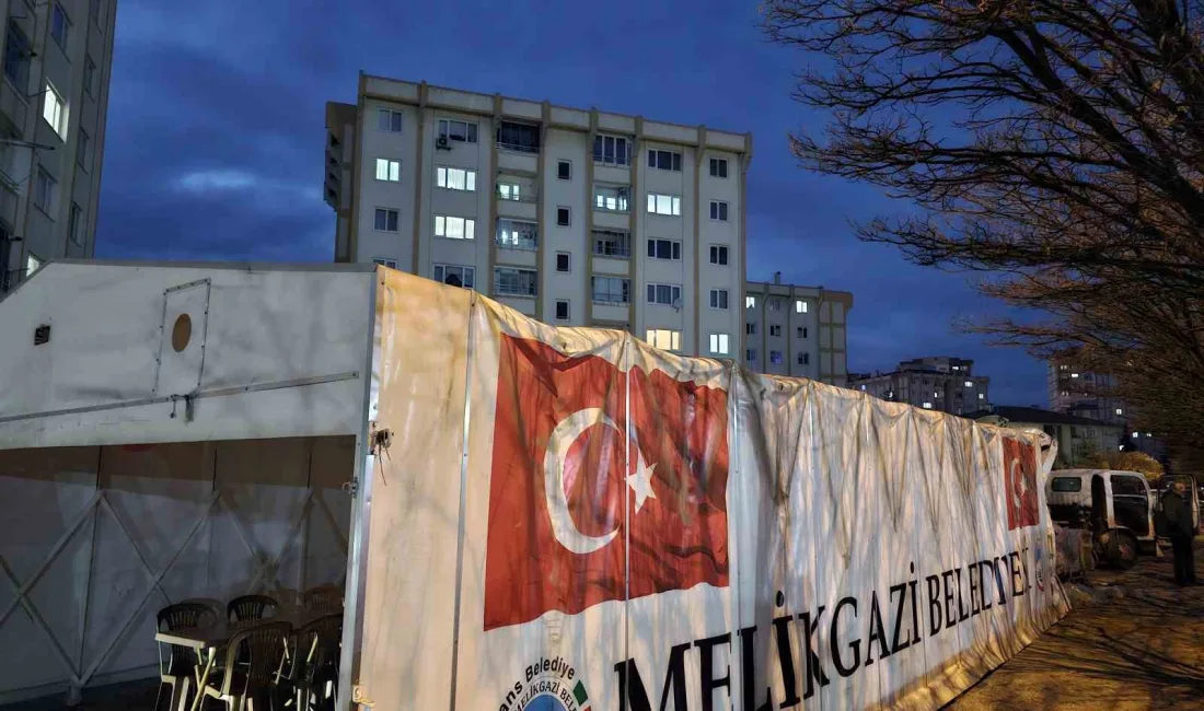 ISPARTA'NIN KEÇİBORLU İLÇESİNDE BİR AKARYAKIT İSTASYONUNUN YANINA DÜŞEN KARA HARP