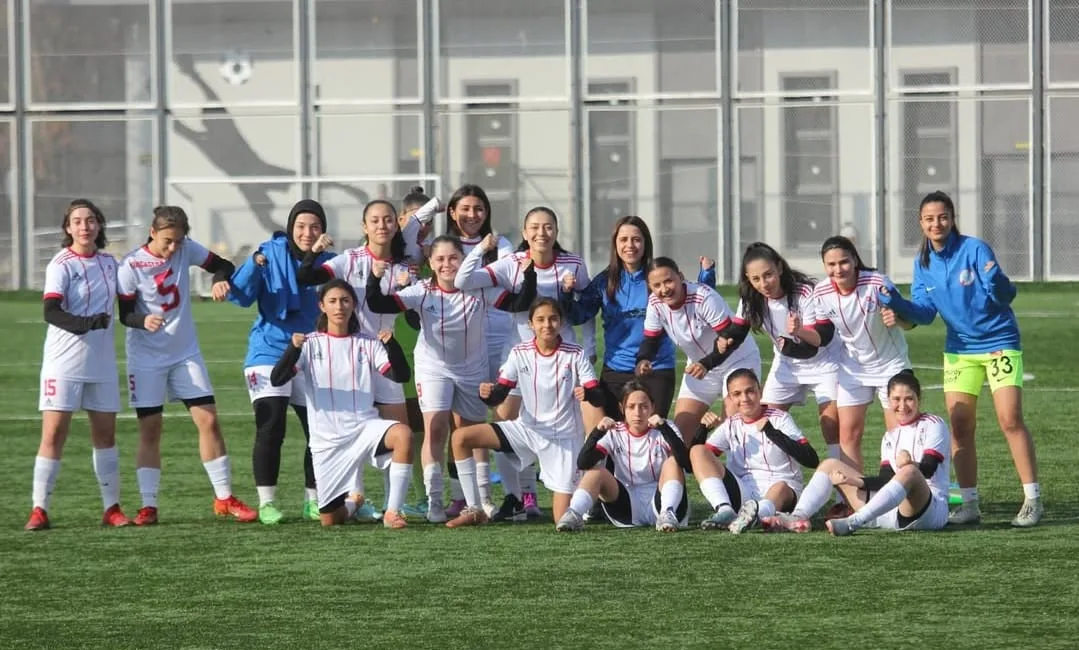 TÜRKİYE KADINLAR 2. FUTBOL LİGİ A GRUBU EKİBİ KILIÇASLAN YILDIZSPOR, LİGDE