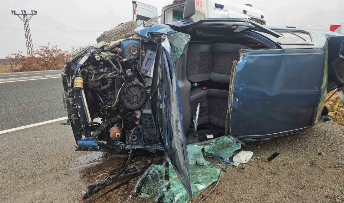 MALATYA'DA SÜRÜCÜSÜNÜN KONTROLÜNDEN ÇIKAN OTOMOBİL DEVRİLEREK YAN YATTI. ARACIN KAĞIT