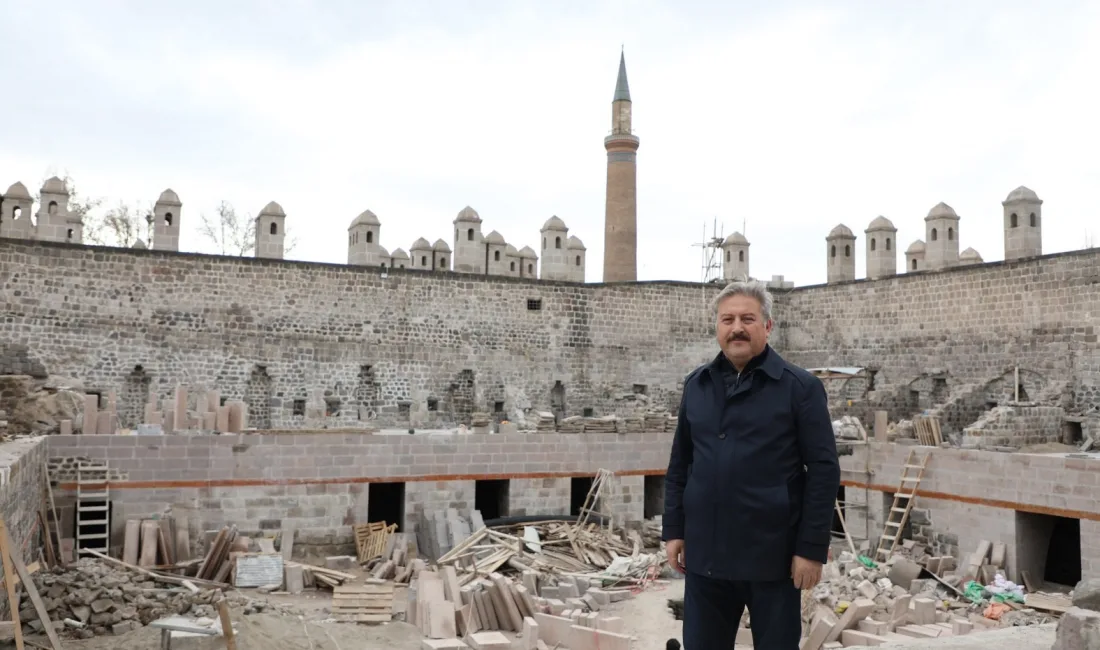 MELİKGAZİ’NİN TARİHİ DOKUSUNU KORUYARAK GELECEK NESİLLERE AKTARILMASINI SAĞLAYAN MELİKGAZİ BELEDİYESİ,