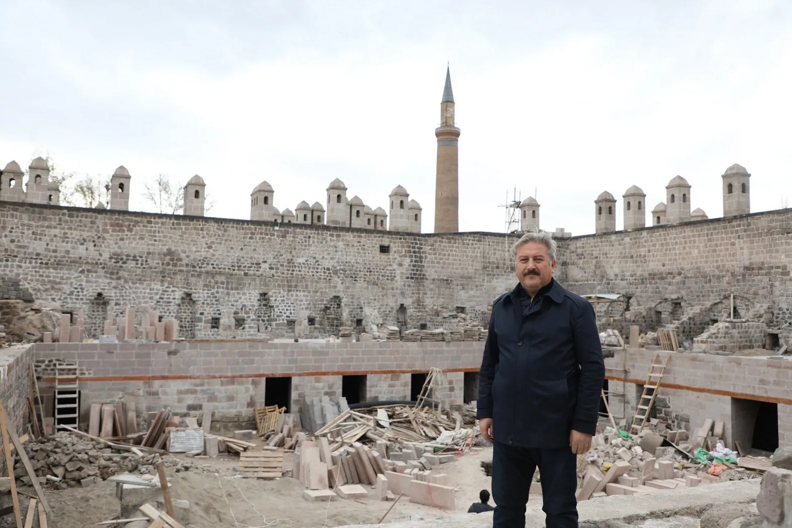 MELİKGAZİ’NİN TARİHİ DOKUSUNU KORUYARAK GELECEK NESİLLERE AKTARILMASINI SAĞLAYAN MELİKGAZİ BELEDİYESİ,