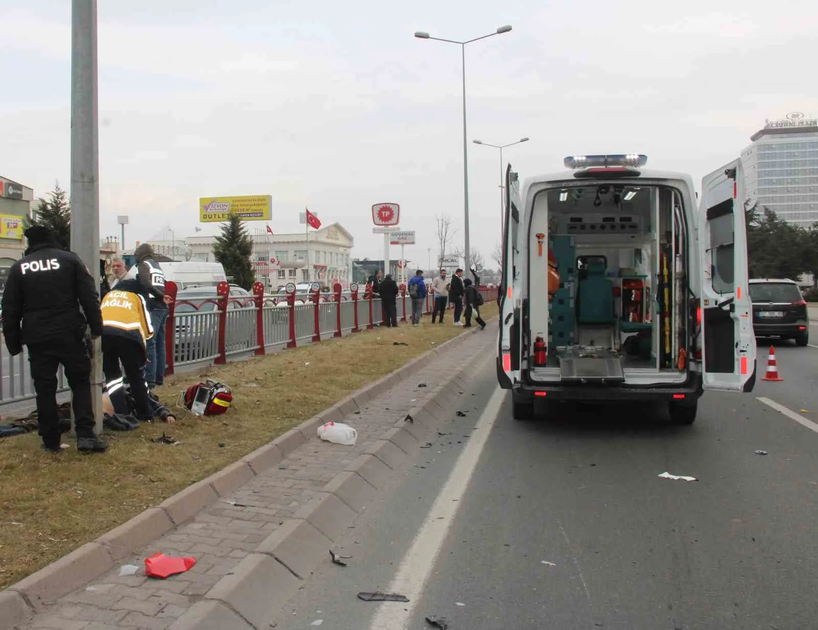 KAYSERİ'NİN MELİKGAZİ İLÇESİNDE KARŞIDAN KARŞIYA GEÇMEYE ÇALIŞIRKEN MOTOSİKLETİN ÇARPMASI SONUCU