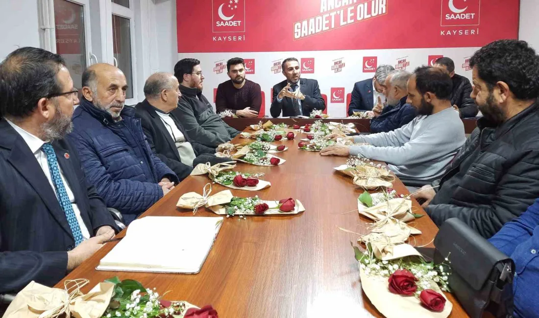 SAADET PARTİSİ ÜYELERİ; EŞLERİNE ÇİÇEK HEDİYE EDEREK AİLE BAĞLARINI GÜÇLENDİRMEK