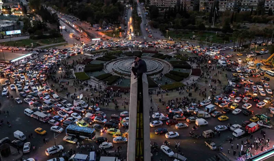 ŞAM'DA ESAD REJİMİNİN DEVRİLMESİ TROMBON VE TRAMPETLERLE KUTLANDI