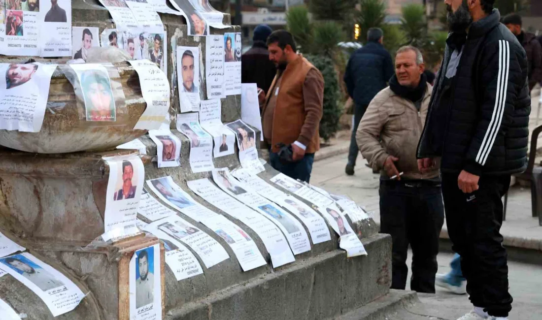 SURİYE’DE BEŞAR ESAD REJİMİNİN DEVRİLMESİNİN ARDINDAN HALK, YILLARDIR HABER ALAMADIKLARI