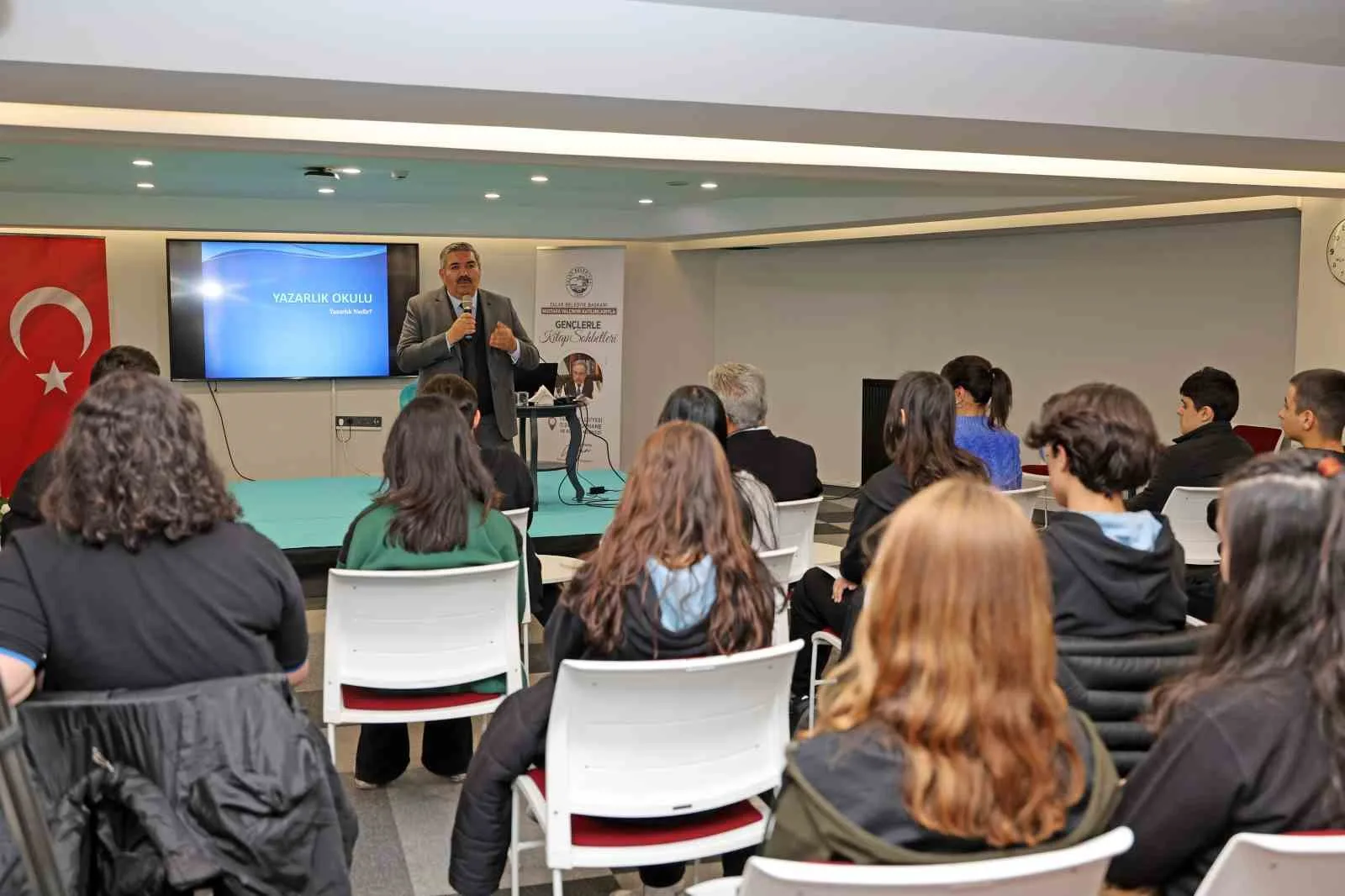 Talas’ın Yazar Okulu Seminerleri bir ayı doldurdu