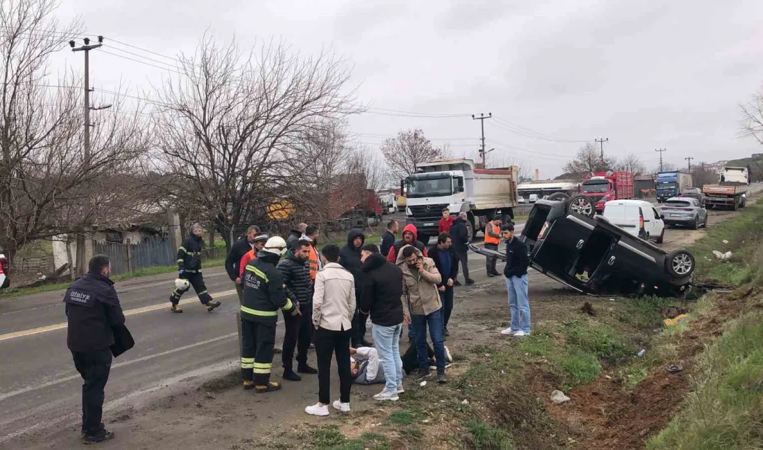 TEKİRDAĞ’DA VİRAJDA KAYAN ARAÇ