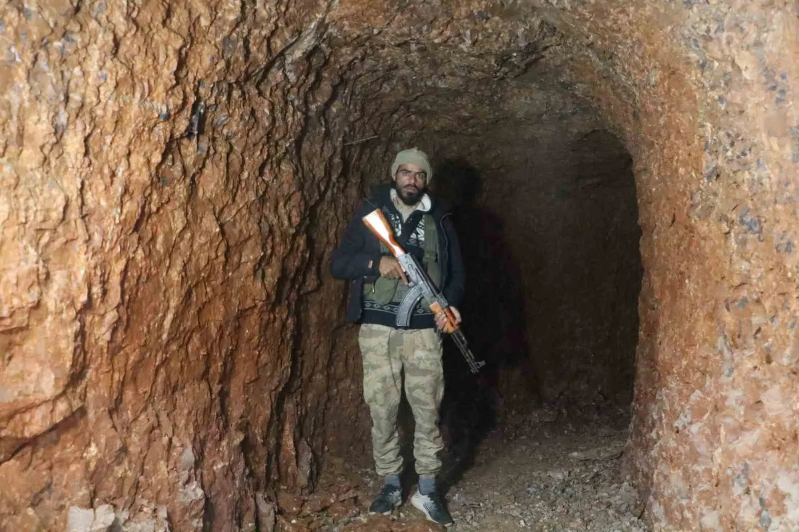 Tel Rıfat’ta terör örgütü PKK/YPG’nin kullandığı kilometrelerce uzunluğunda tüneller görüntülendi