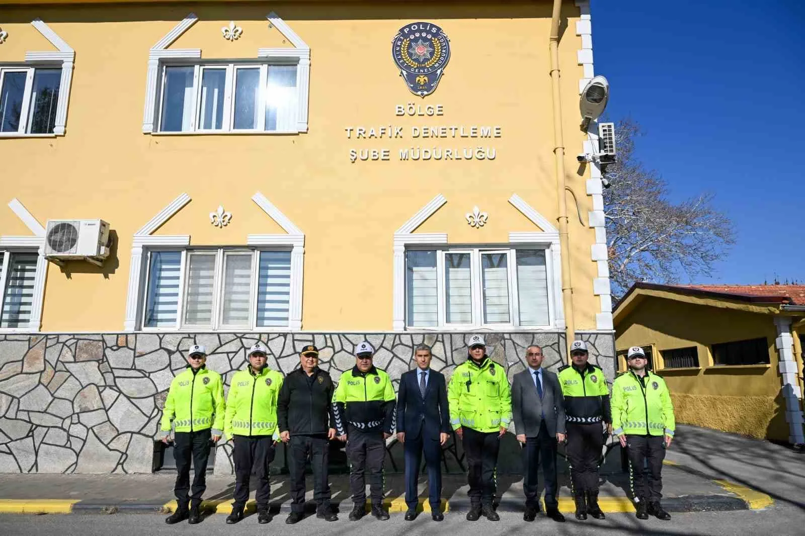 UŞAK VALİSİ NACİ AKTAŞ, ÇEVİK KUVVET ŞUBE MÜDÜRLÜĞÜNÜ VE BÖLGE