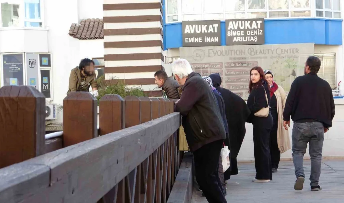 ANTALYA’DA KIZ ARKADAŞI İLE