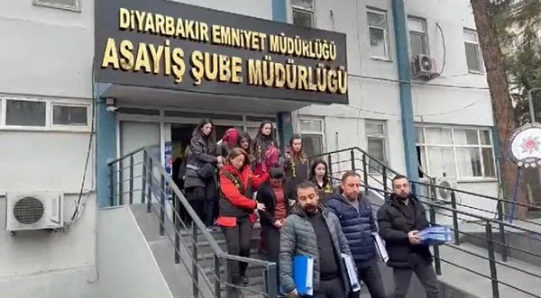 DİYARBAKIR’DA BOHÇACI KILIĞIYLA EVLERE GİRİP HIRSIZLIK YAPAN ÇETEYE “AVCI” OPERASYONU