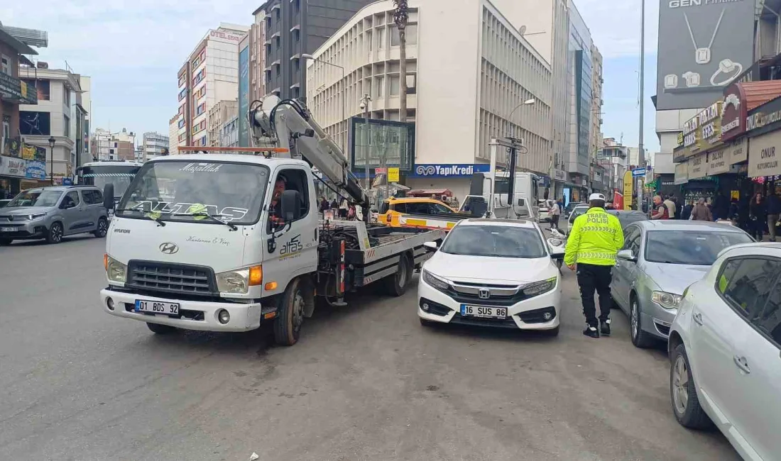 ADANA'DA TRAFİK POLİSLERİ HATALI PARK YAPAN ARAÇLARA YÖNELİK UYGULAMA YAPTI