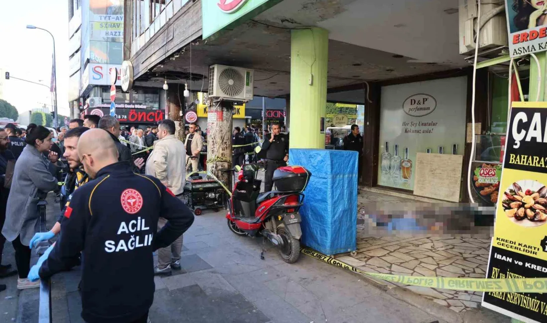 ADANA’DA BİR KİŞİ ÇARŞININ MERKEZİNDE BAŞINDAN TABANCA İLE VURULARAK İNFAZ