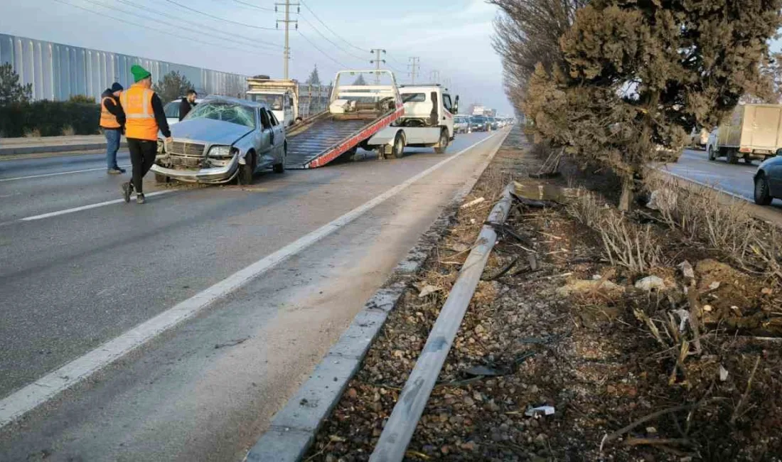 Afyonkarahisar’da meydana gelen zincirleme trafik kazasında 3 araçta maddi hasar