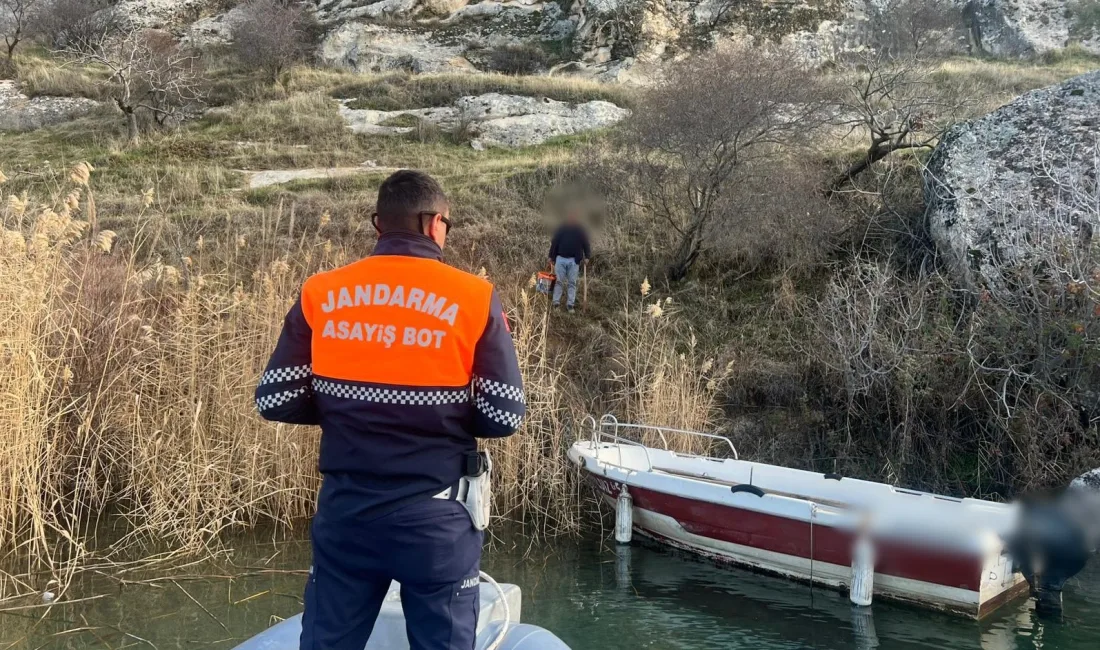 Gaziantep’te ağ ile avlanma yasağına uymayan şahıs jandarma ekiplerince yakalandı.