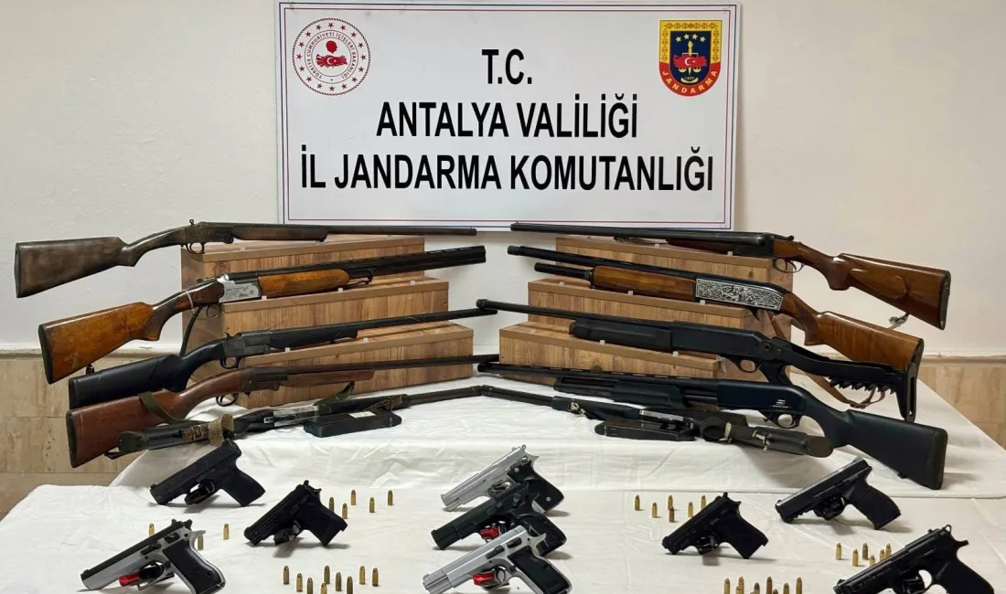 ANTALYA’NIN KAŞ İLÇESİNDE JANDARMA EKİPLERİNCE DÜZENLENEN OPERASYONDA RUHSATSIZ TABANCA, AV