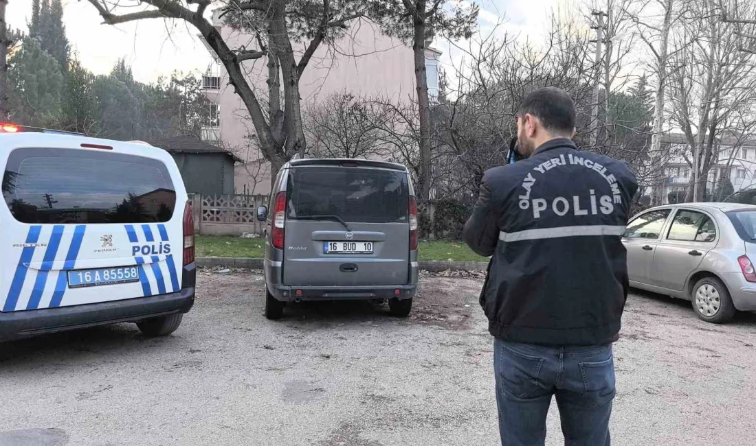 Bursa’nın İnegöl ilçesinde park halindeki kamyonet, nereden atıldığı belli olmayan