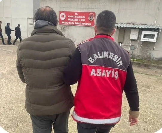 BALIKESİR’DE POLİS EKİPLERİ ARANAN ŞAHISLARA YÖNELİK GERÇEKLEŞTİRDİĞİ EŞ ZAMANLI OPERASYONDA