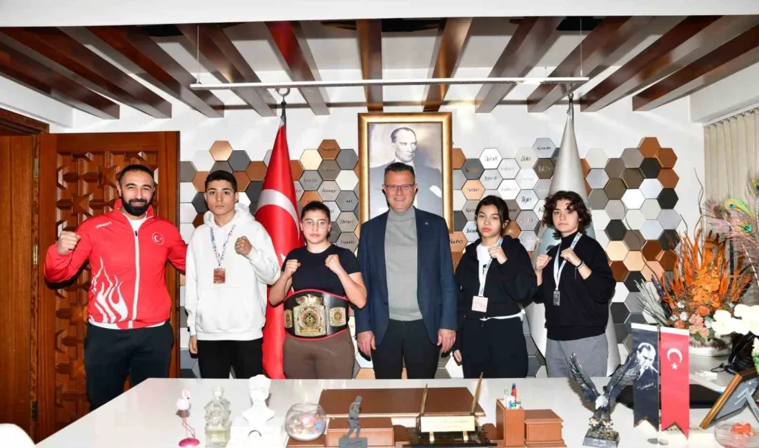 Alaşehir Belediye Başkanı AHmet Öküzcüoğlu Muay Thai’de uluslararası başarı kazanan