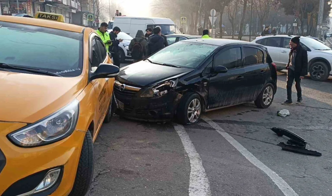 Batman’da üç aracın karıştığı kazada 1 kişi yaralandı. Alınan bilgilere