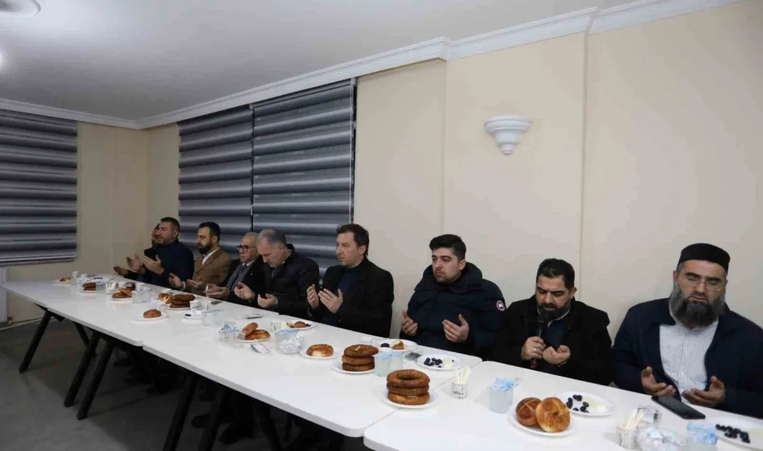 BEREKET SOFRASI ÜÇEVLER CAMİİNDE KURULDU