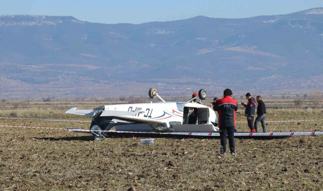 ISPARTA'DAN HAVALANDIKTAN SONRA DENİZLİ'DE TARLAYA ZORUNLU İNİŞ YAPAN EĞİTİM UÇAĞINDA