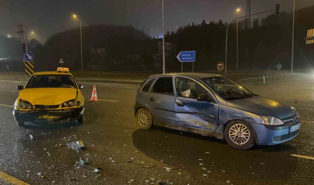 Bolu’da D-100 karayolunun Abant Kavşağı’nda iki otomobilin çarpışması sonucu 3