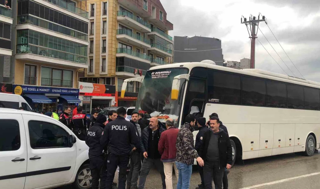 BURSA'NIN GEMLİK İLÇESİNDE KARŞI KARŞIYA GELEN GALATASARAY VE GÖZTEPE TARAFTARLARININ