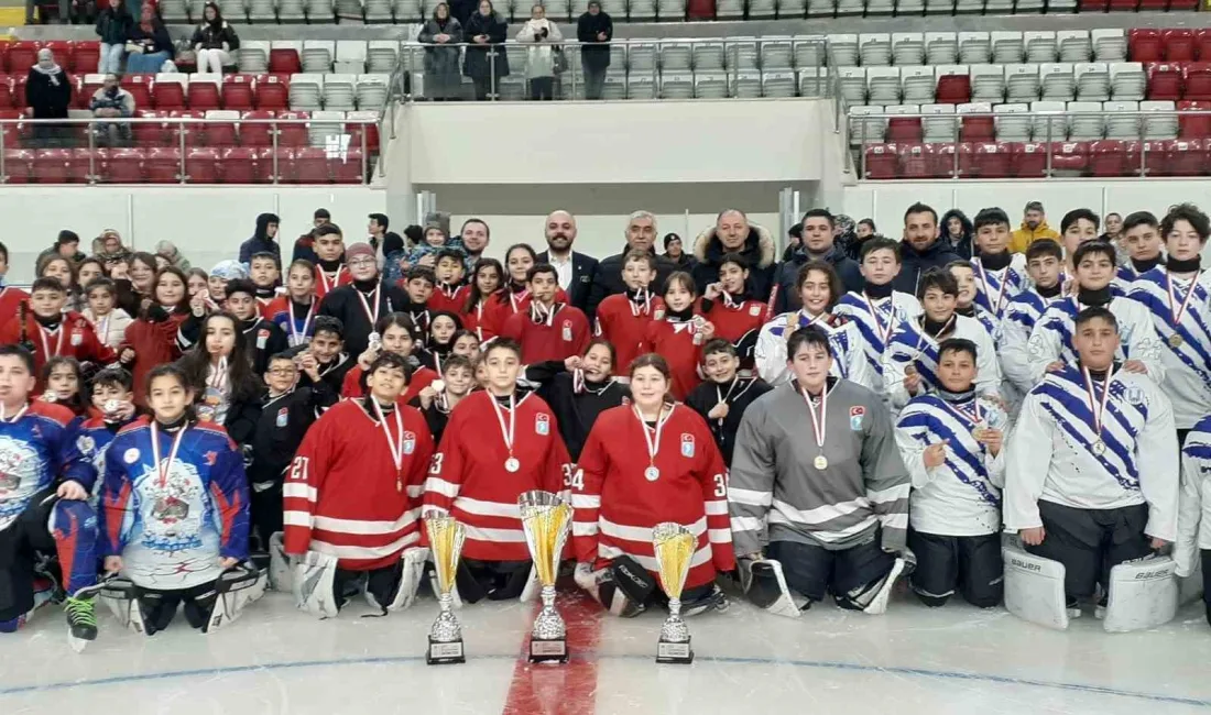 EİT 2025 Kış Sporları Buz Hokeyinde şampiyon Erzurum oldu. Kocaeli