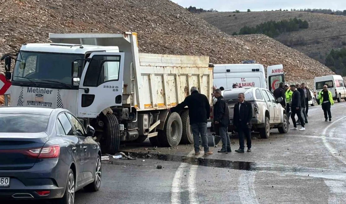 Kırşehir’in Boztepe ilçesinde buzlanma nedeniyle meydana gelen trafik kazasında 4