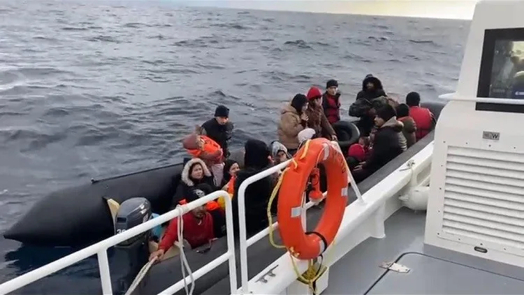 Çanakkale’nin Ayvacık ilçesi açıklarında Sahil Güvenlik ekiplerince 36 kaçak göçmen