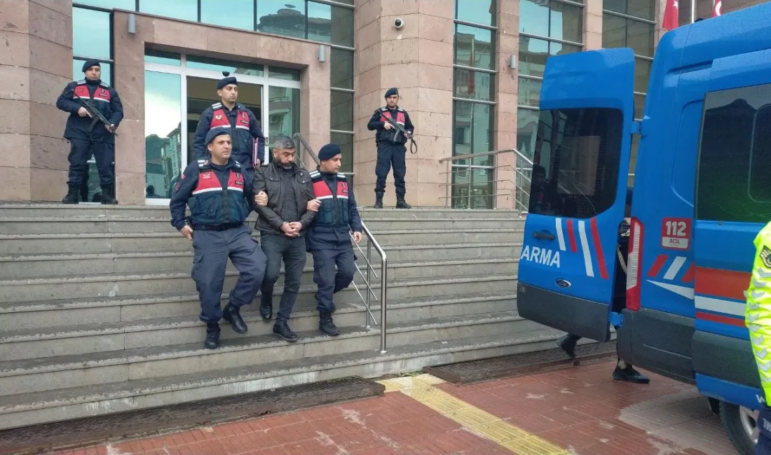 Çorum’un Osmancık ilçesine satmak için uyuşturucu getirdikleri belirlenen 2 kişi,