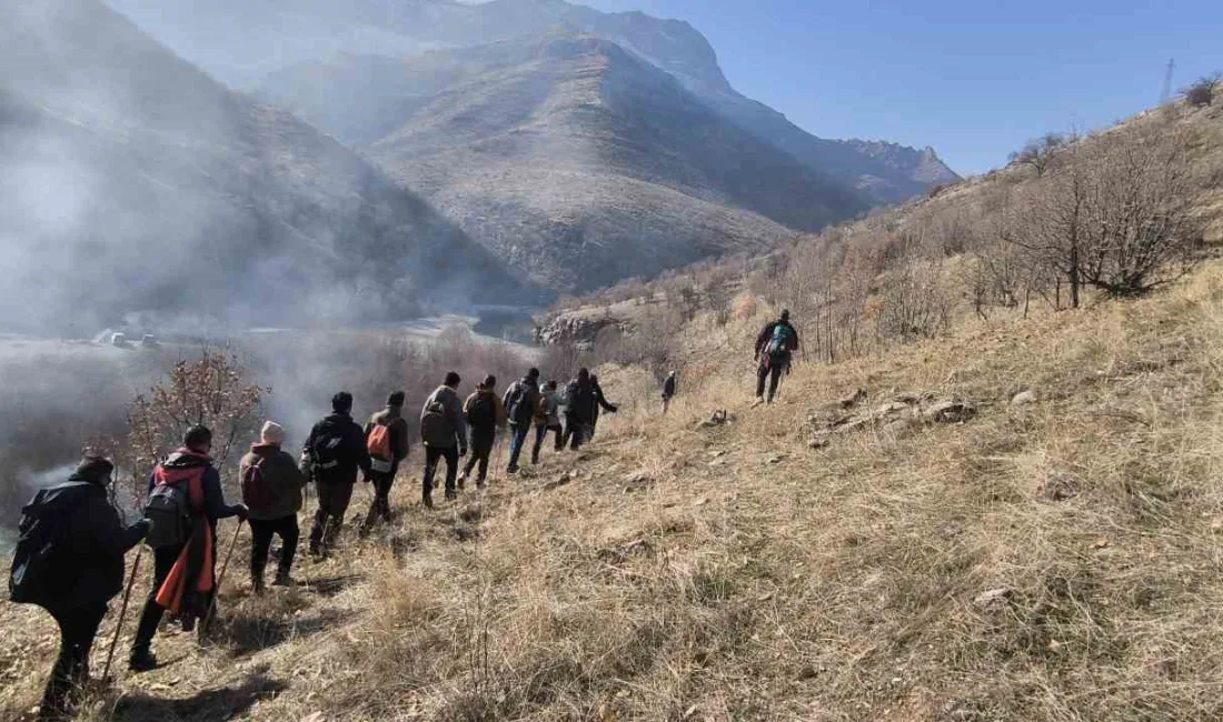 Yüksekova Ekoloji Kültürel ve Dağcılık Spor Kulübü (YEKDASDER) üyeleri, Şemdinli