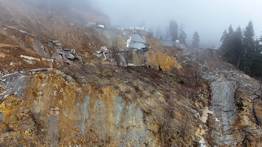 Artvin’in Murgul ilçesinde geçtiğimiz günlerde gece meydana gelen heyelana yakalanan