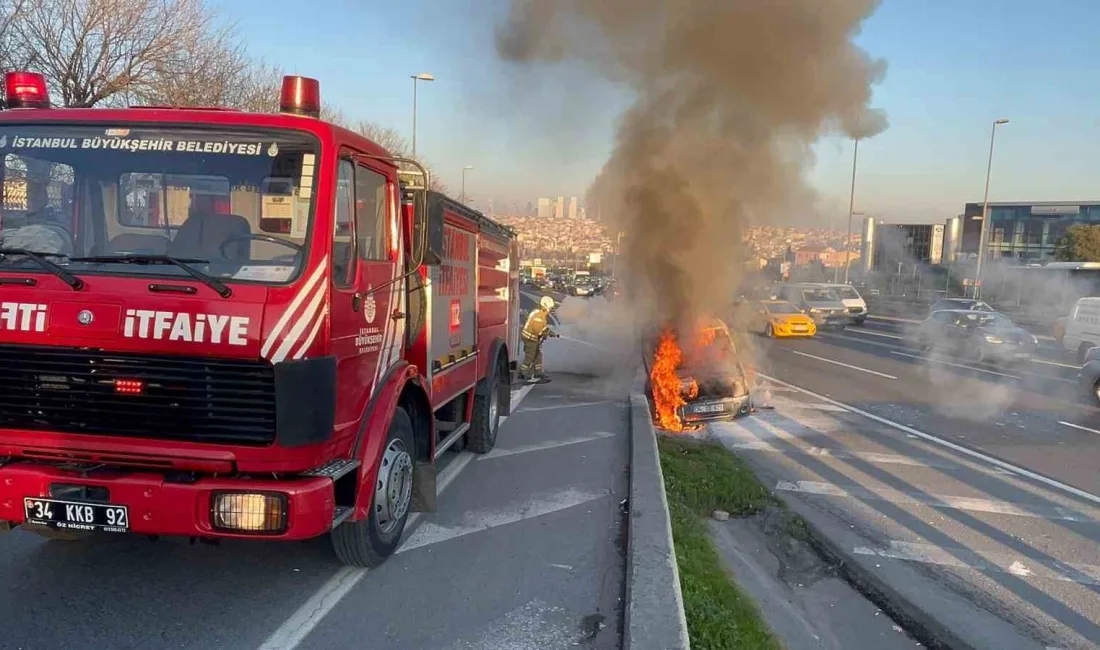 İSTANBUL EYÜPSULTAN’DA E-5’TE SEYİR HALİNDE OLAN OTOMOBİLDE YANGIN ÇIKTI. SÜRÜCÜ