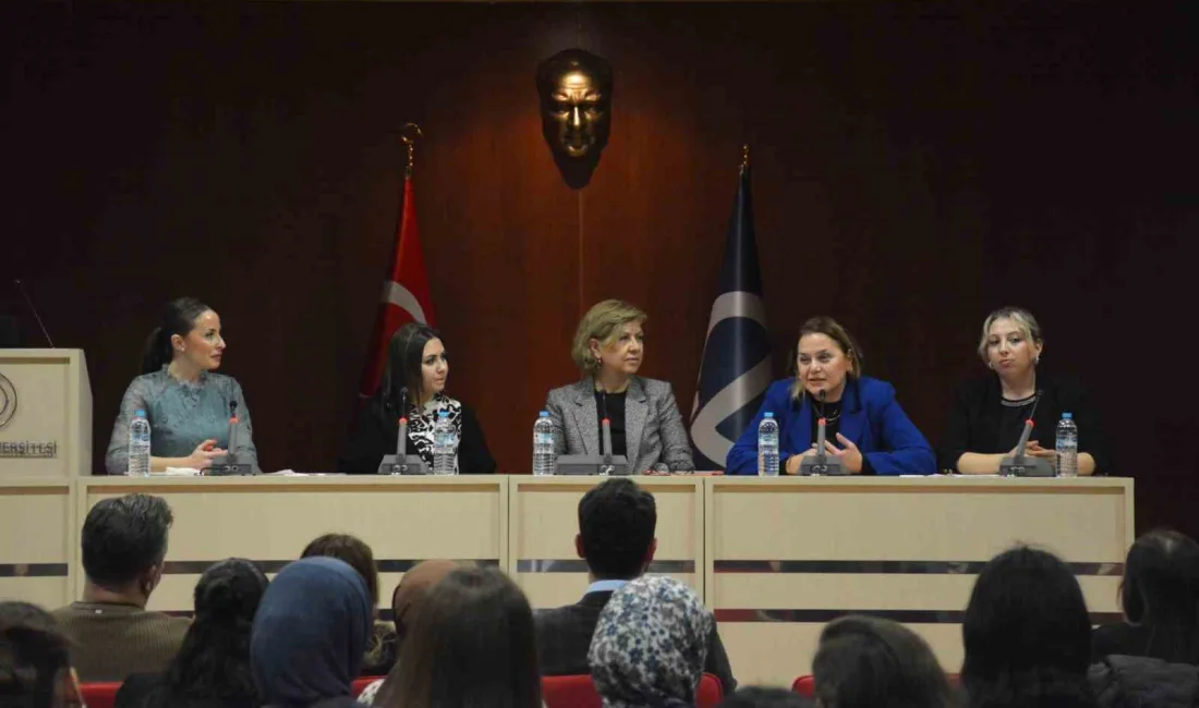 Eskişehir Anadolu Üniversitesi’nde ’Eczane Hizmetleri Programı Öğrencilerinin Sektör Buluşmaları’ başlıklı