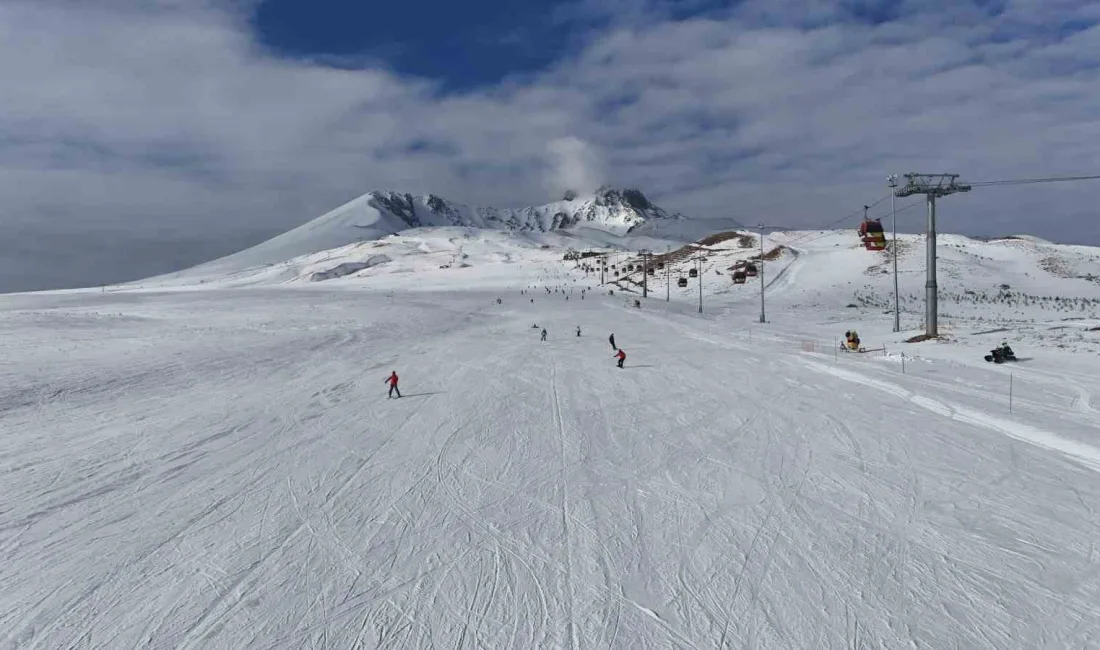 Türkiye’nin kış turizminde önemli tesislerinden olan Erciyes Kayak Merkezi, misafirlerini