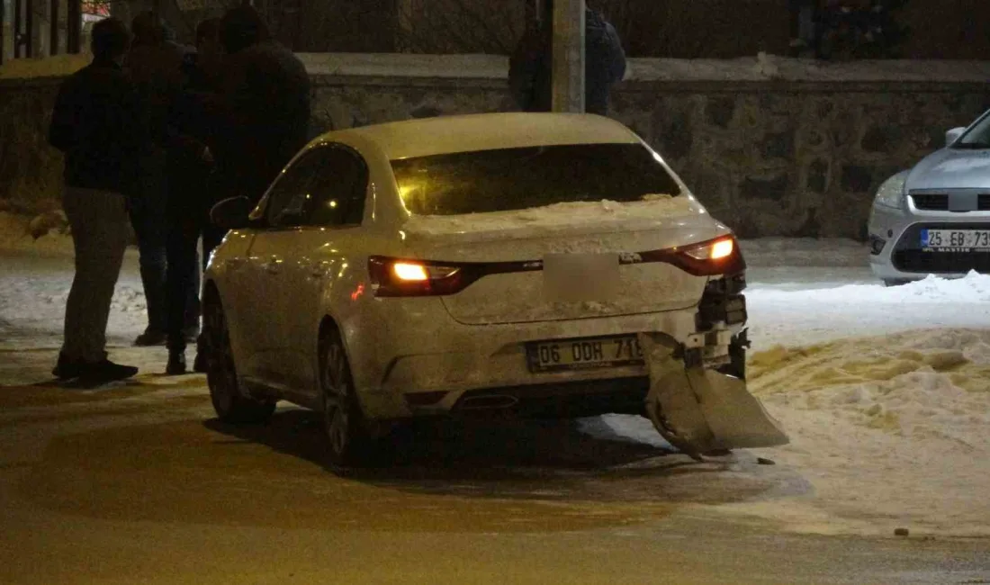 Erzurum’da 3 otomobilin karıştığı zincirleme trafik kazasında 5 kişi yaralandı.