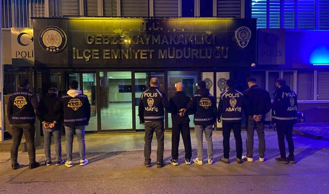 KOCAELİ'NİN GEBZE İLÇESİNDE AKARYAKITINI GASP ETMEYE ÇALIŞTIKLARI TIRIN SÜRÜCÜSÜNÜ BIÇAKLAYAN