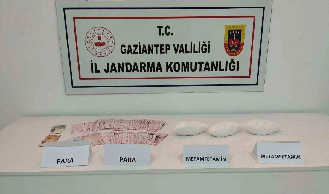 Gaziantep’te jandarma ekiplerince yapılan operasyonda 1,5 kilo metamfetamin ele geçirildi.