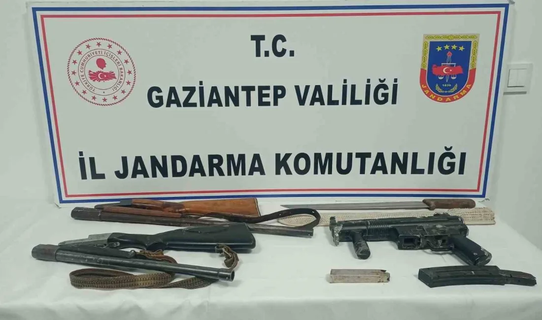 GAZİANTEP'TE JANDARMA EKİPLERİNCE SİLAH KAÇAKÇILIĞINA YÖNELİK OPERASYONDA 18 SİLAH İLE