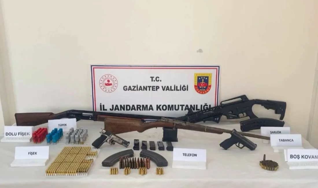 Gaziantep’te jandarma ekiplerince düzenlenen operasyonda 5 silah ile çok sayıda